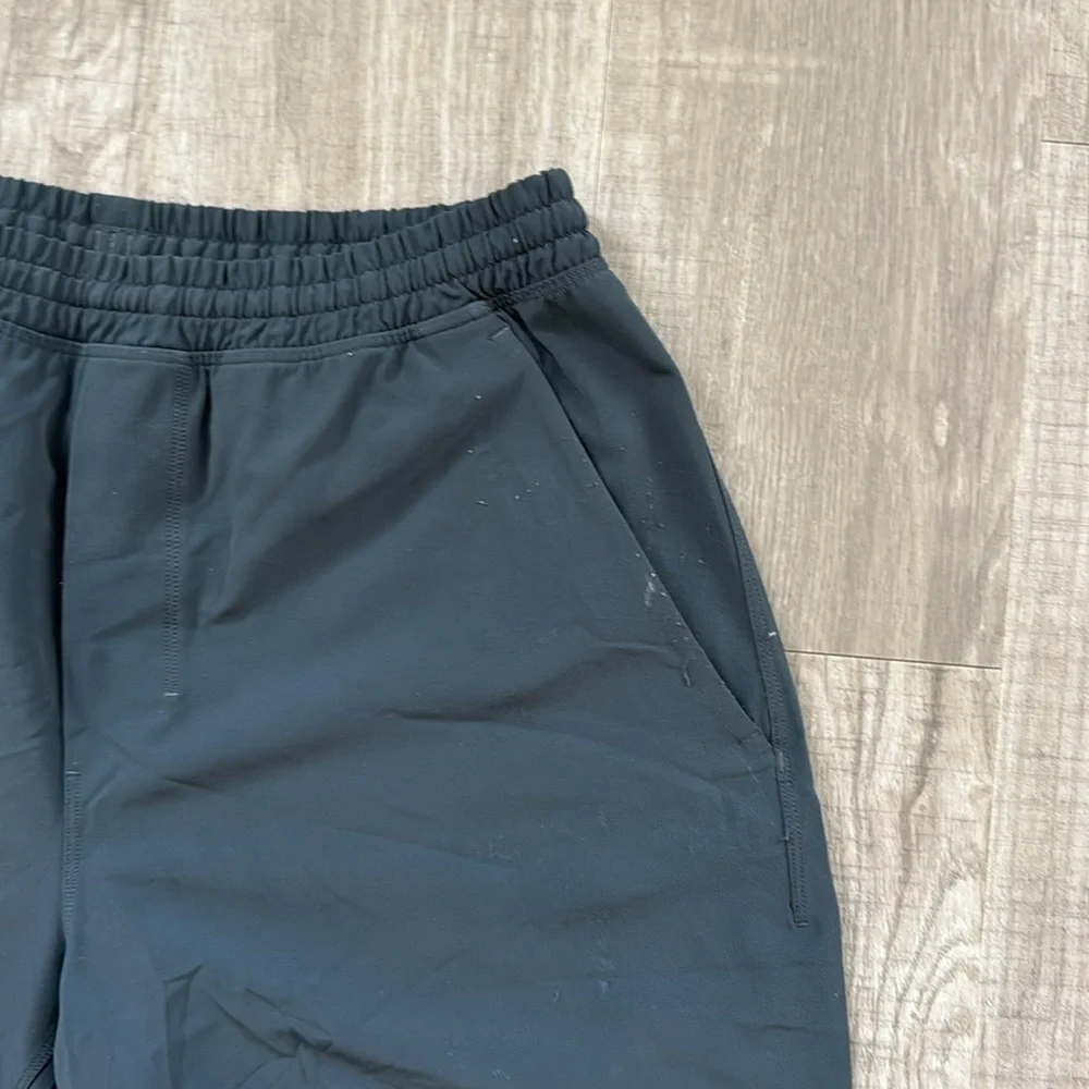 Lululemon Dark Grey linerless shorts- Size M - Picture 3 of 4